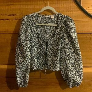 Levi’s womens small cropped long sleeve blouse